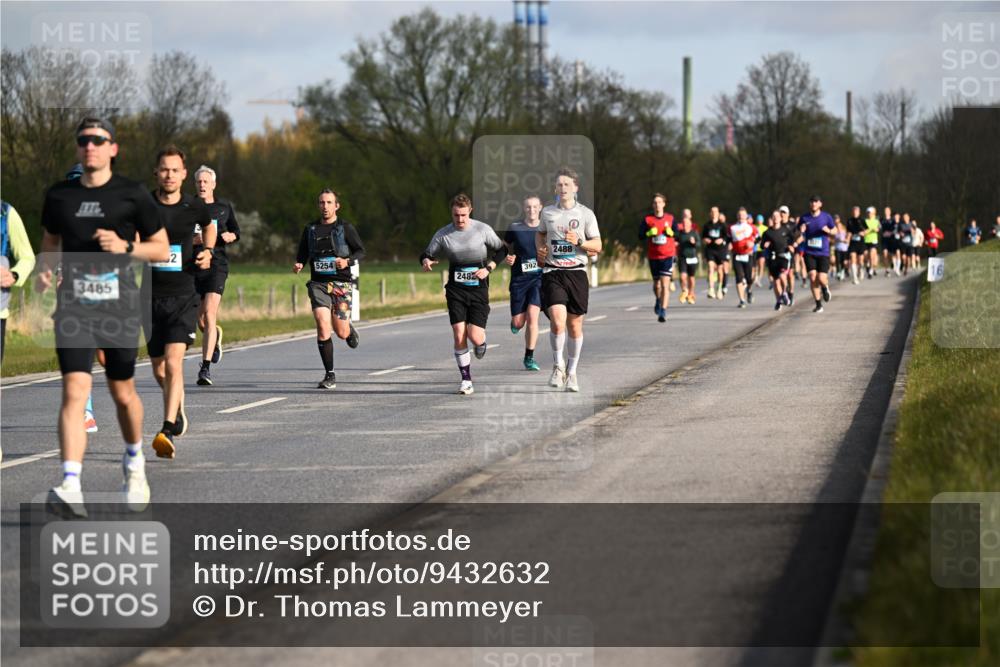 12.04.2026 - 45. Internationalen Wilhelmsburger Insellauf Dr. Thomas Lammeyer http://msf.ph/oto/9432632 12.04.2026 09:15:29 Laufen 3485, 2, 2488, 5254, 392, 2482 meine-sportfotos.de