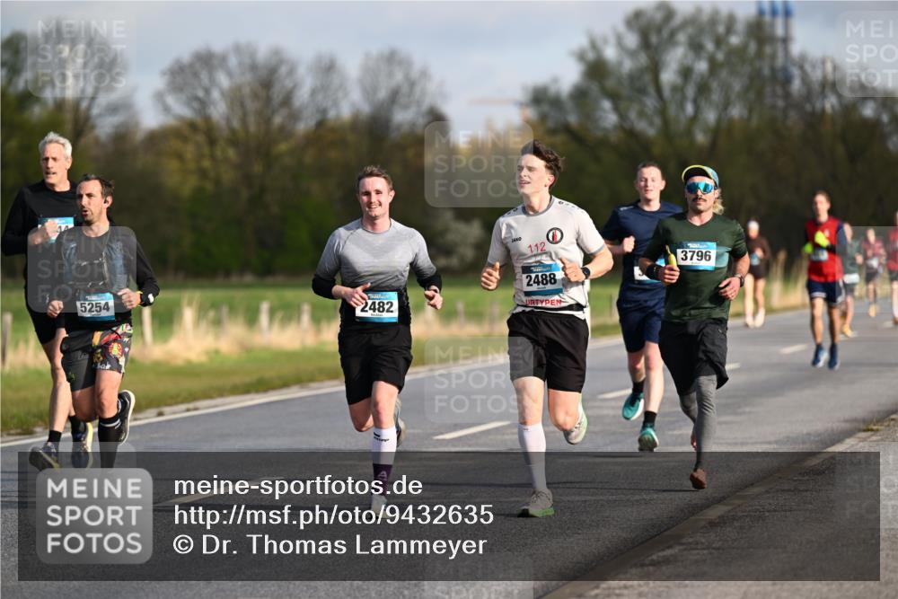 12.04.2026 - 45. Internationalen Wilhelmsburger Insellauf Dr. Thomas Lammeyer http://msf.ph/oto/9432635 12.04.2026 09:15:33 Laufen 5254, 2482, 112, 2488, 3796 meine-sportfotos.de