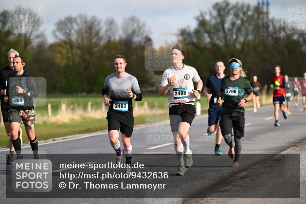 12.04.2026 - 45. Internationalen Wilhelmsburger Insellauf Dr. Thomas Lammeyer http://msf.ph/oto/9432636 12.04.2026 09:15:33 Laufen 5254, 2482, 112, 2488, 3796 meine-sportfotos.de