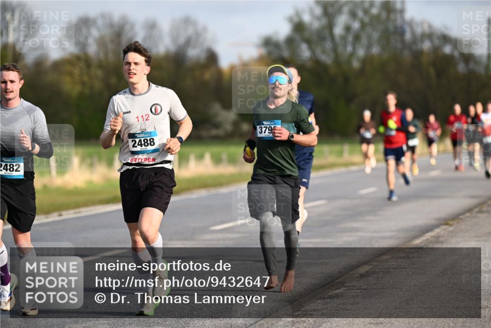12.04.2026 - 45. Internationalen Wilhelmsburger Insellauf Dr. Thomas Lammeyer http://msf.ph/oto/9432647 12.04.2026 09:15:35 Laufen 112, 2482, 2488, 379 meine-sportfotos.de