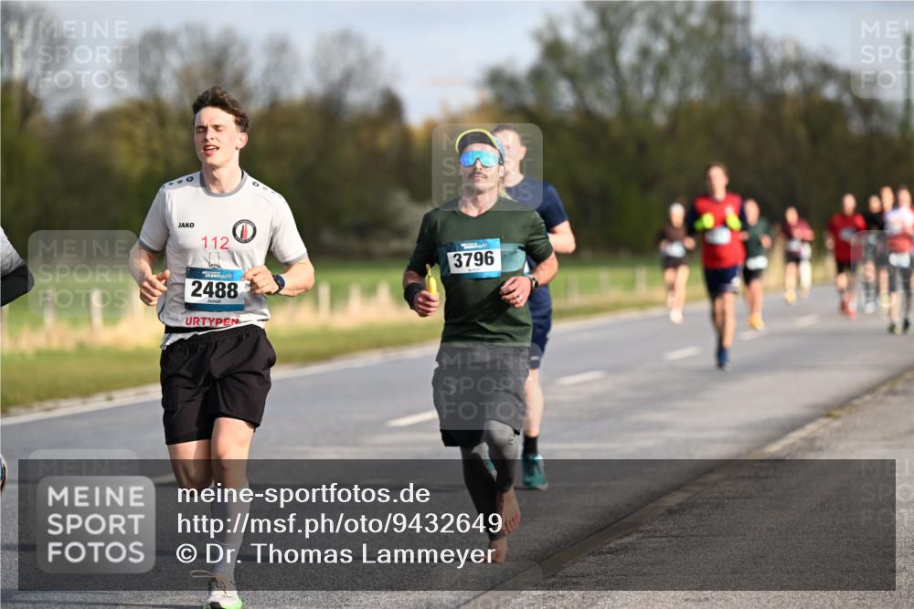 12.04.2026 - 45. Internationalen Wilhelmsburger Insellauf Dr. Thomas Lammeyer http://msf.ph/oto/9432649 12.04.2026 09:15:35 Laufen 112, 2488, 3796 meine-sportfotos.de