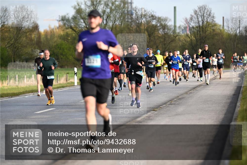 12.04.2026 - 45. Internationalen Wilhelmsburger Insellauf Dr. Thomas Lammeyer http://msf.ph/oto/9432688 12.04.2026 09:15:42 Laufen 5273, 3042, 2472, 4787 meine-sportfotos.de