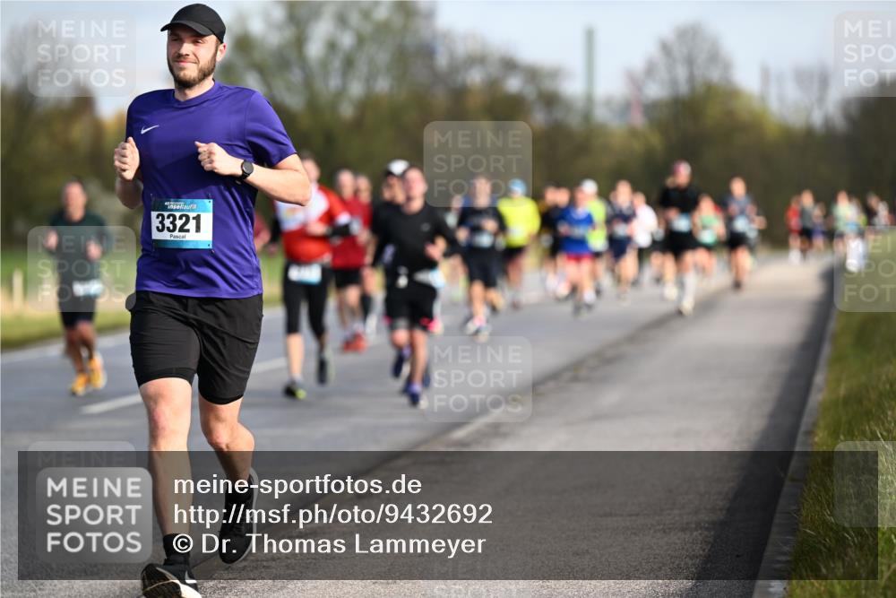 12.04.2026 - 45. Internationalen Wilhelmsburger Insellauf Dr. Thomas Lammeyer http://msf.ph/oto/9432692 12.04.2026 09:15:43 Laufen 3321 meine-sportfotos.de