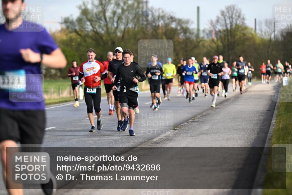 12.04.2026 - 45. Internationalen Wilhelmsburger Insellauf Dr. Thomas Lammeyer http://msf.ph/oto/9432696 12.04.2026 09:15:44 Laufen 2321, 2710 meine-sportfotos.de