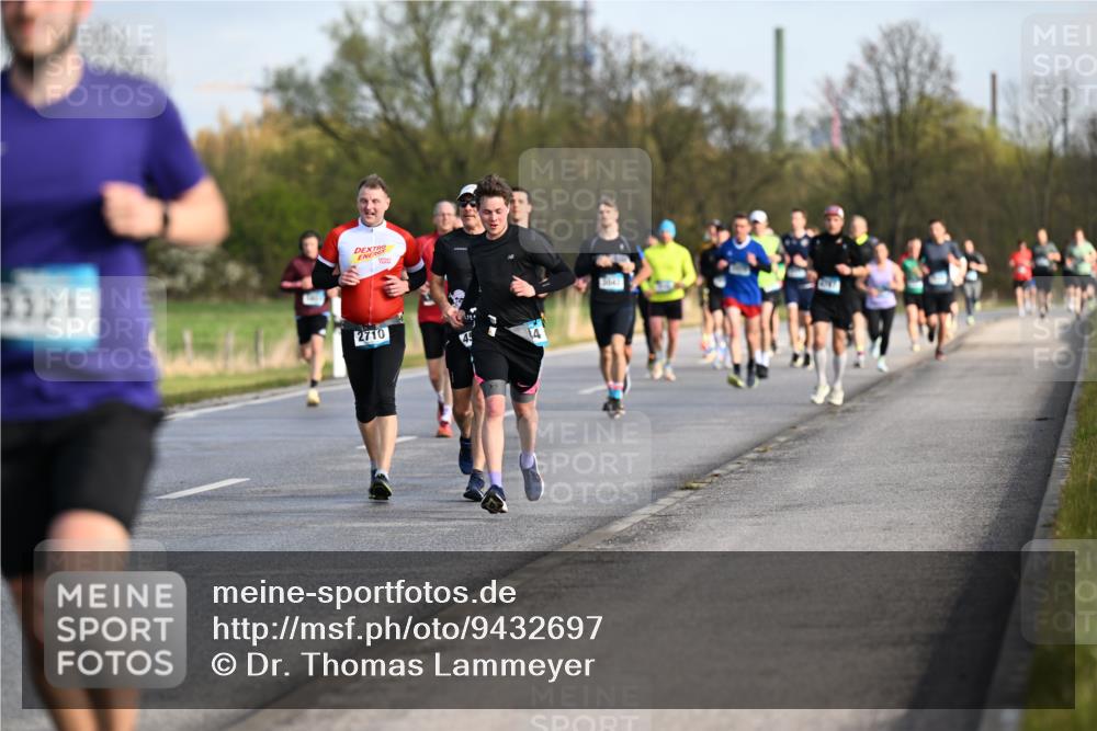 12.04.2026 - 45. Internationalen Wilhelmsburger Insellauf Dr. Thomas Lammeyer http://msf.ph/oto/9432697 12.04.2026 09:15:44 Laufen 3321, 2710, 4 meine-sportfotos.de