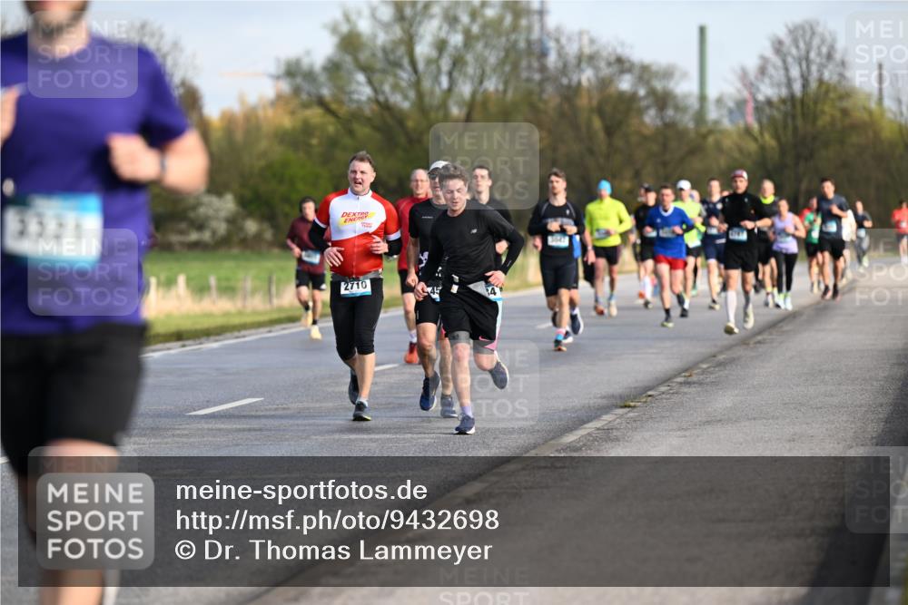12.04.2026 - 45. Internationalen Wilhelmsburger Insellauf Dr. Thomas Lammeyer http://msf.ph/oto/9432698 12.04.2026 09:15:44 Laufen 3321, 2710, 4 meine-sportfotos.de