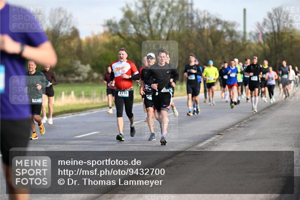 12.04.2026 - 45. Internationalen Wilhelmsburger Insellauf Dr. Thomas Lammeyer http://msf.ph/oto/9432700 12.04.2026 09:15:44 Laufen 5273, 2710, 454 meine-sportfotos.de