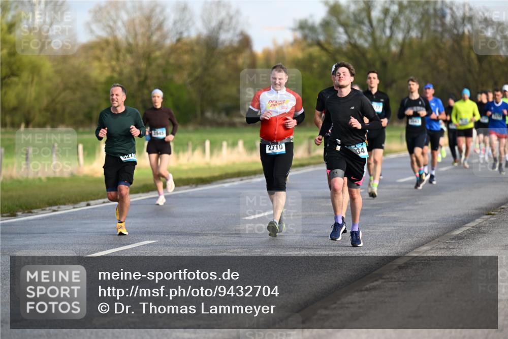 12.04.2026 - 45. Internationalen Wilhelmsburger Insellauf Dr. Thomas Lammeyer http://msf.ph/oto/9432704 12.04.2026 09:15:45 Laufen 5273, 2645, 2710, 34 meine-sportfotos.de