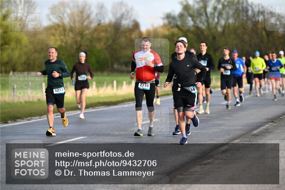 12.04.2026 - 45. Internationalen Wilhelmsburger Insellauf Dr. Thomas Lammeyer http://msf.ph/oto/9432706 12.04.2026 09:15:45 Laufen 5273, 3545, 2710, 34 meine-sportfotos.de