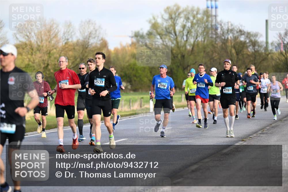 12.04.2026 - 45. Internationalen Wilhelmsburger Insellauf Dr. Thomas Lammeyer http://msf.ph/oto/9432712 12.04.2026 09:15:49 Laufen 811, 5209, 2537, 2568, 2472, 3629, 2048, 4787, 443 meine-sportfotos.de