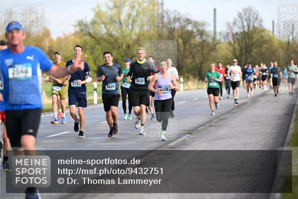 12.04.2026 - 45. Internationalen Wilhelmsburger Insellauf Dr. Thomas Lammeyer http://msf.ph/oto/9432751 12.04.2026 09:15:55 Laufen 2568, 5706, 373, 3991, 3629, 2632, 3534, 4439 meine-sportfotos.de