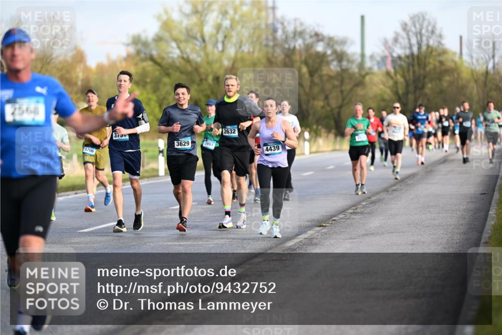 12.04.2026 - 45. Internationalen Wilhelmsburger Insellauf Dr. Thomas Lammeyer http://msf.ph/oto/9432752 12.04.2026 09:15:56 Laufen 2568, 5706, 373, 3629, 3991, 2632, 4439 meine-sportfotos.de