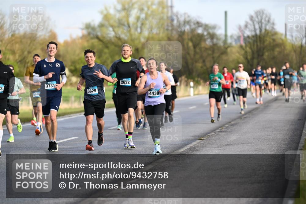 12.04.2026 - 45. Internationalen Wilhelmsburger Insellauf Dr. Thomas Lammeyer http://msf.ph/oto/9432758 12.04.2026 09:15:57 Laufen 3, 5706, 3731, 3629, 2632, 1834, 4439 meine-sportfotos.de