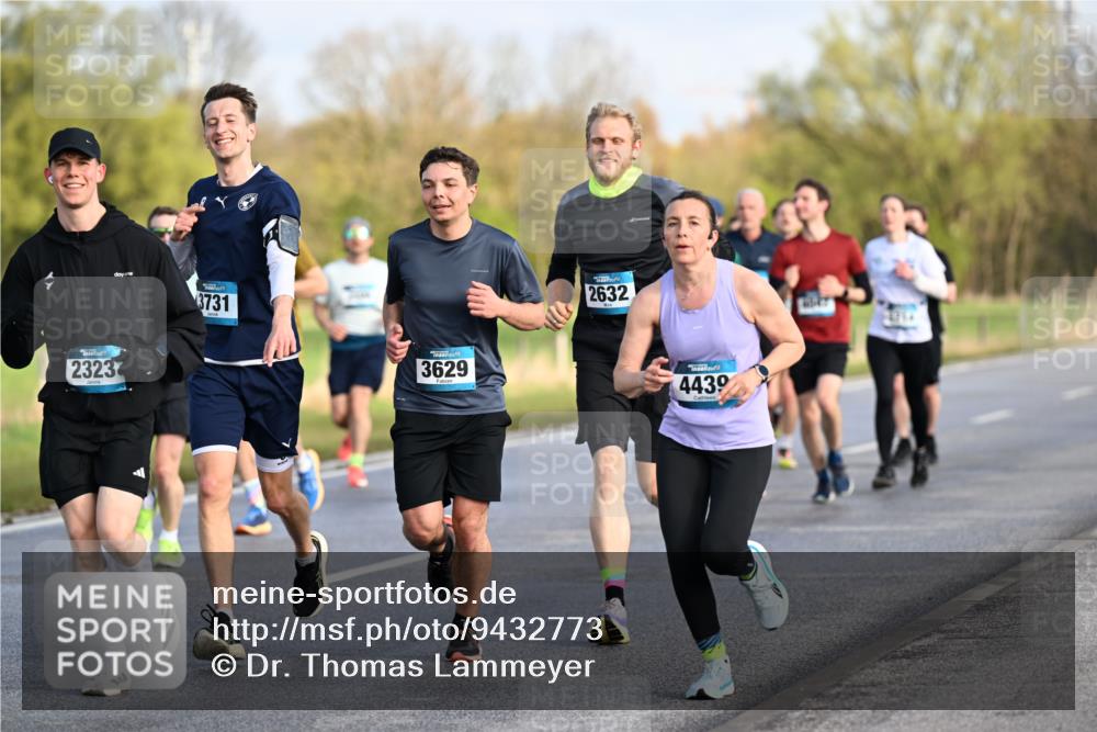 12.04.2026 - 45. Internationalen Wilhelmsburger Insellauf Dr. Thomas Lammeyer http://msf.ph/oto/9432773 12.04.2026 09:15:59 Laufen 2323, 3731, 3629, 2632, 4439 meine-sportfotos.de