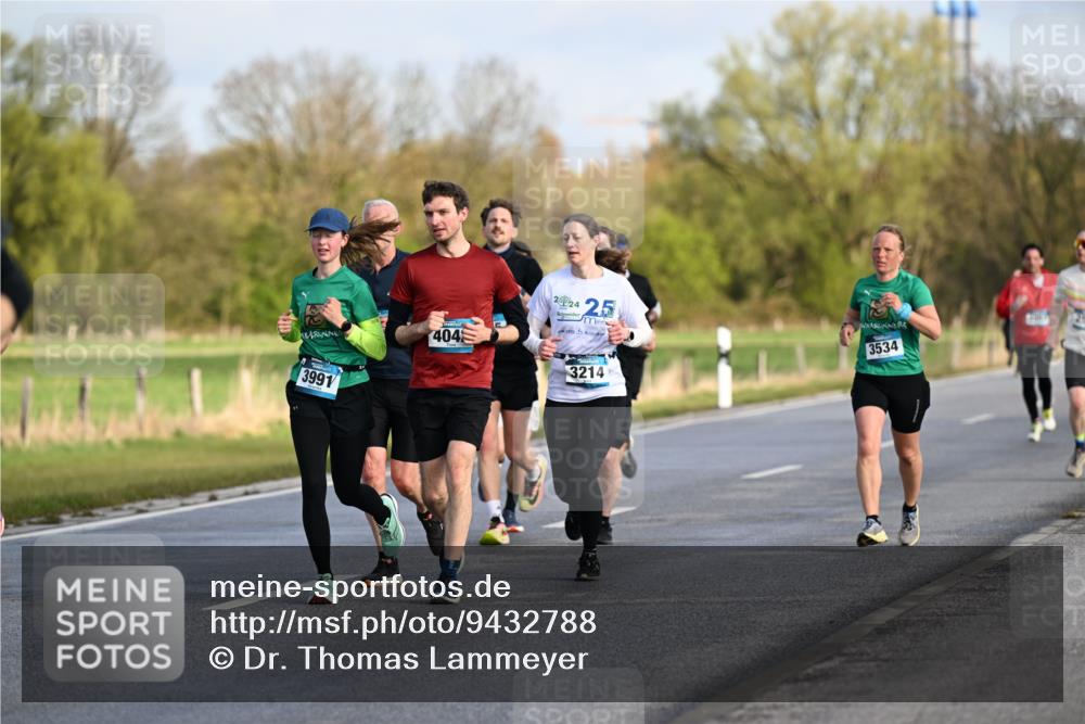 12.04.2026 - 45. Internationalen Wilhelmsburger Insellauf Dr. Thomas Lammeyer http://msf.ph/oto/9432788 12.04.2026 09:16:02 Laufen 404, 3991, 224, 25, 3534, 3214 meine-sportfotos.de