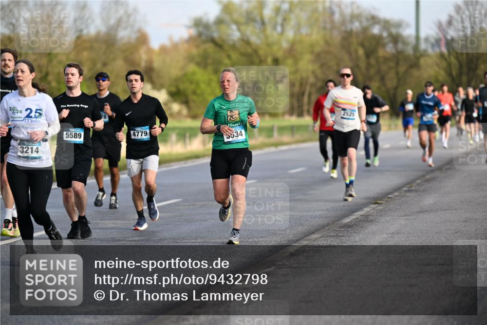 12.04.2026 - 45. Internationalen Wilhelmsburger Insellauf Dr. Thomas Lammeyer http://msf.ph/oto/9432798 12.04.2026 09:16:03 Laufen 26, 24, 25, 3214, 5589, 4779, 534, 2525 meine-sportfotos.de