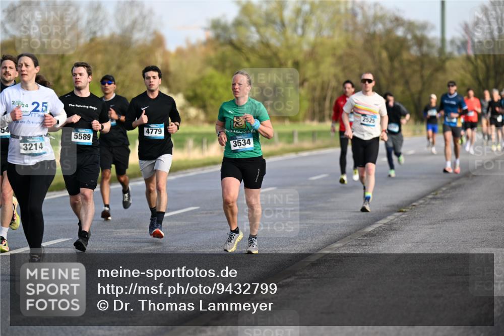 12.04.2026 - 45. Internationalen Wilhelmsburger Insellauf Dr. Thomas Lammeyer http://msf.ph/oto/9432799 12.04.2026 09:16:04 Laufen 2624, 25, 54, 3214, 4779, 5589, 3534, 2525 meine-sportfotos.de