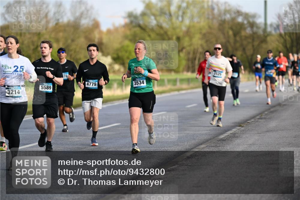 12.04.2026 - 45. Internationalen Wilhelmsburger Insellauf Dr. Thomas Lammeyer http://msf.ph/oto/9432800 12.04.2026 09:16:04 Laufen 224, 25, 3214, 5589, 78, 4779, 3534, 2525 meine-sportfotos.de