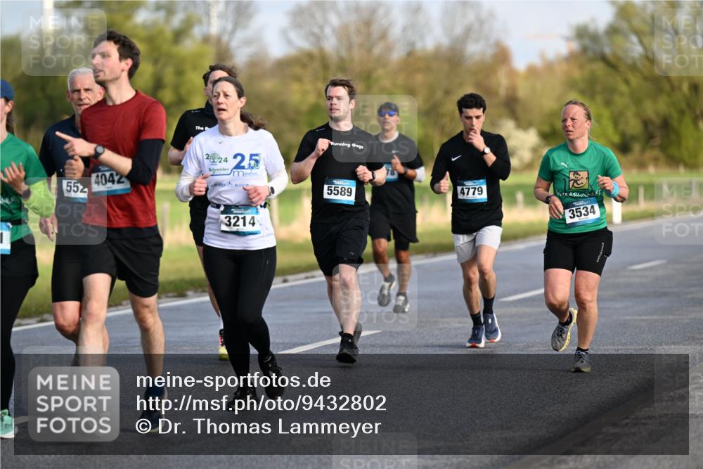 12.04.2026 - 45. Internationalen Wilhelmsburger Insellauf Dr. Thomas Lammeyer http://msf.ph/oto/9432802 12.04.2026 09:16:04 Laufen 552, 4042, 224, 25, 5589, 3214, 4779, 3534 meine-sportfotos.de