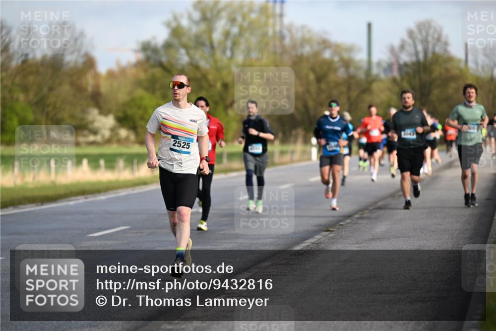 12.04.2026 - 45. Internationalen Wilhelmsburger Insellauf Dr. Thomas Lammeyer http://msf.ph/oto/9432816 12.04.2026 09:16:07 Laufen 2525, 105 meine-sportfotos.de