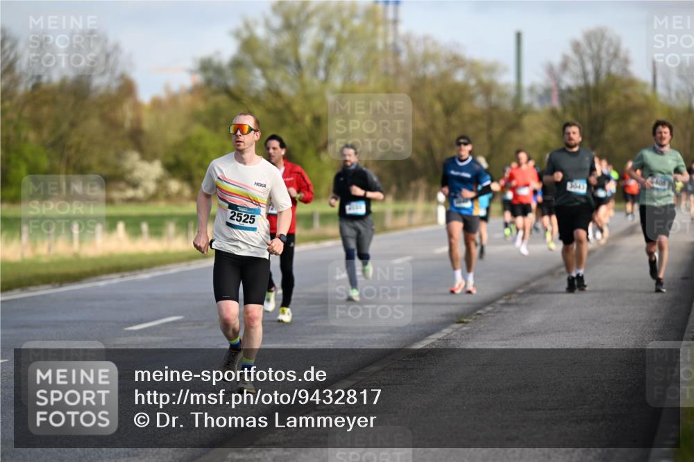 12.04.2026 - 45. Internationalen Wilhelmsburger Insellauf Dr. Thomas Lammeyer http://msf.ph/oto/9432817 12.04.2026 09:16:07 Laufen 2525, 3643, 405 meine-sportfotos.de