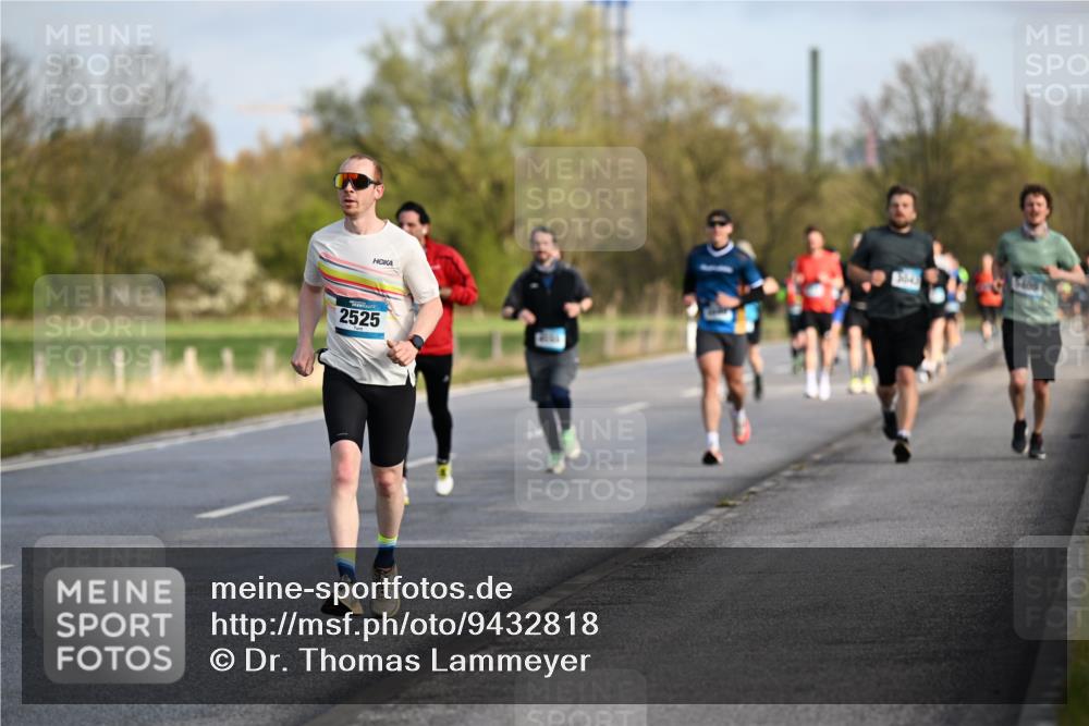 12.04.2026 - 45. Internationalen Wilhelmsburger Insellauf Dr. Thomas Lammeyer http://msf.ph/oto/9432818 12.04.2026 09:16:07 Laufen 2525, 1, 405 meine-sportfotos.de
