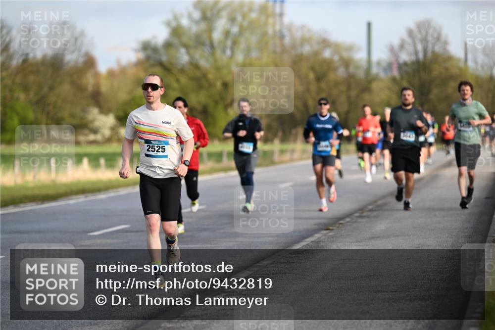 12.04.2026 - 45. Internationalen Wilhelmsburger Insellauf Dr. Thomas Lammeyer http://msf.ph/oto/9432819 12.04.2026 09:16:07 Laufen 30, 43, 2525 meine-sportfotos.de