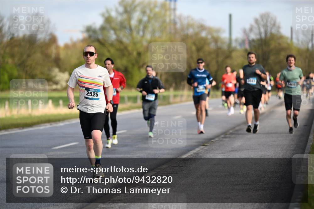 12.04.2026 - 45. Internationalen Wilhelmsburger Insellauf Dr. Thomas Lammeyer http://msf.ph/oto/9432820 12.04.2026 09:16:07 Laufen 313, 45, 1405, 2525 meine-sportfotos.de