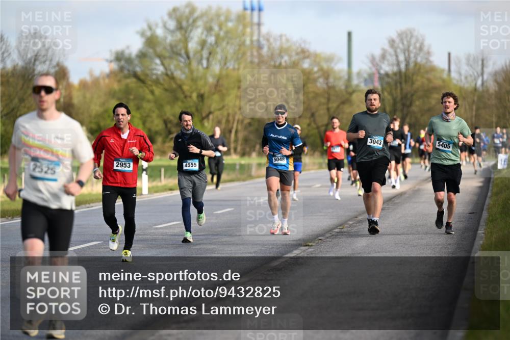 12.04.2026 - 45. Internationalen Wilhelmsburger Insellauf Dr. Thomas Lammeyer http://msf.ph/oto/9432825 12.04.2026 09:16:08 Laufen 2525, 5048, 2953, 4555, 3043, 5405, 16 meine-sportfotos.de
