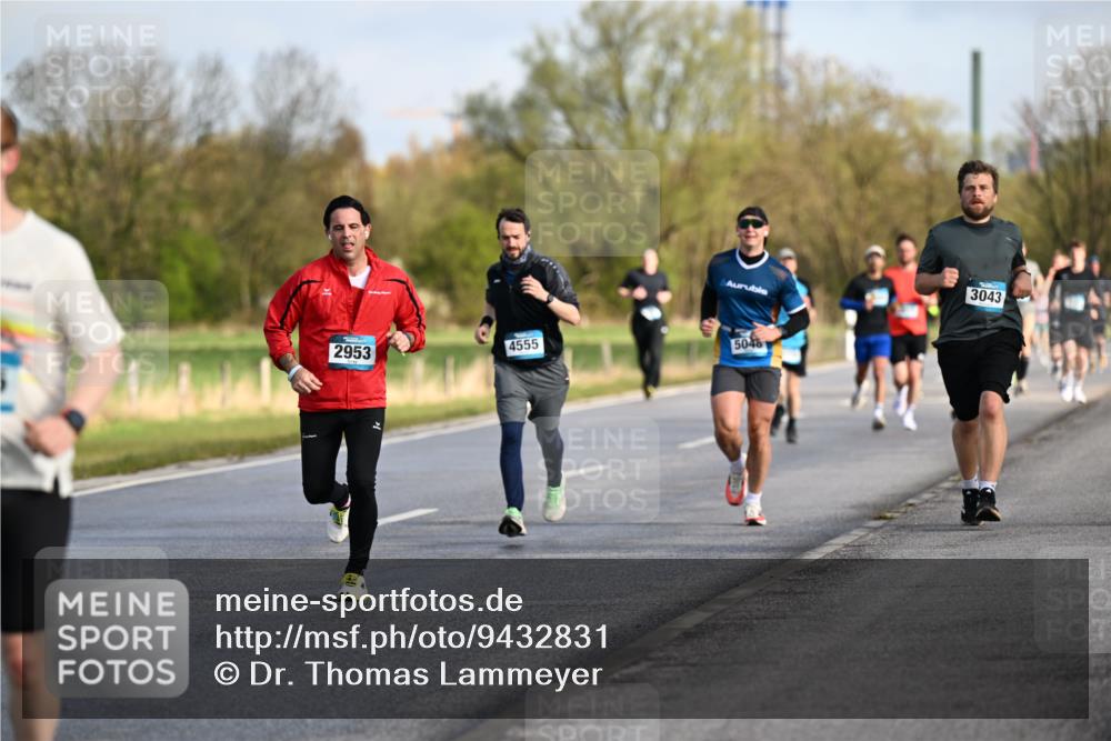 12.04.2026 - 45. Internationalen Wilhelmsburger Insellauf Dr. Thomas Lammeyer http://msf.ph/oto/9432831 12.04.2026 09:16:10 Laufen 2953, 4555, 3043, 5048 meine-sportfotos.de