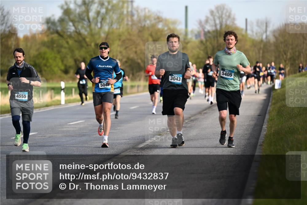 12.04.2026 - 45. Internationalen Wilhelmsburger Insellauf Dr. Thomas Lammeyer http://msf.ph/oto/9432837 12.04.2026 09:16:11 Laufen 4555, 5048, 5415, 3043, 5405 meine-sportfotos.de