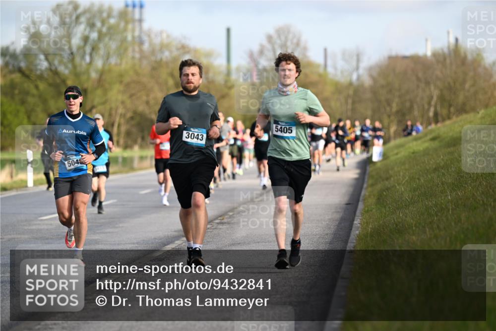 12.04.2026 - 45. Internationalen Wilhelmsburger Insellauf Dr. Thomas Lammeyer http://msf.ph/oto/9432841 12.04.2026 09:16:12 Laufen 3043, 504, 5405 meine-sportfotos.de
