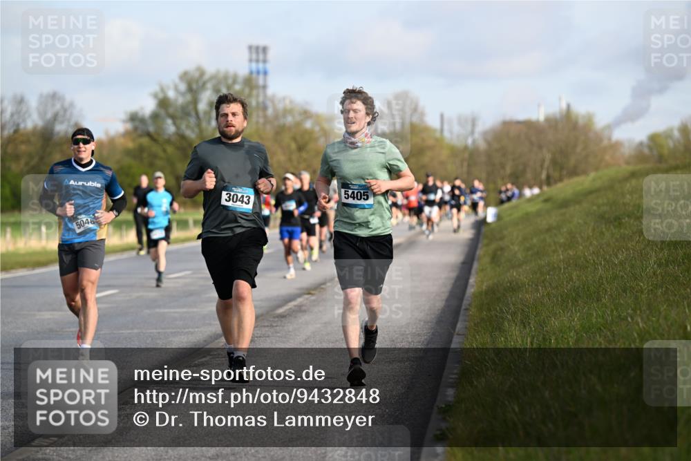 12.04.2026 - 45. Internationalen Wilhelmsburger Insellauf Dr. Thomas Lammeyer http://msf.ph/oto/9432848 12.04.2026 09:16:14 Laufen 5048, 5405, 3043 meine-sportfotos.de