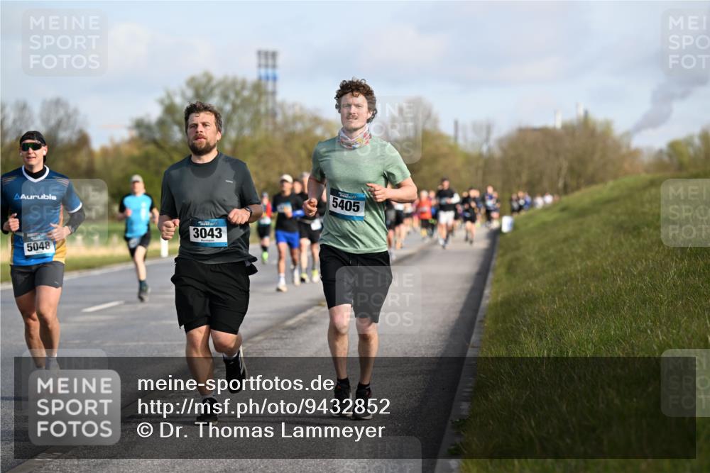 12.04.2026 - 45. Internationalen Wilhelmsburger Insellauf Dr. Thomas Lammeyer http://msf.ph/oto/9432852 12.04.2026 09:16:14 Laufen 5048, 3043, 5405 meine-sportfotos.de