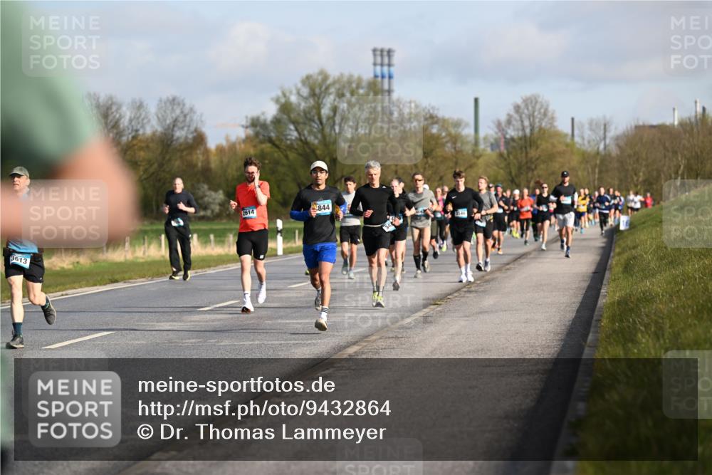 12.04.2026 - 45. Internationalen Wilhelmsburger Insellauf Dr. Thomas Lammeyer http://msf.ph/oto/9432864 12.04.2026 09:16:18 Laufen 3613, 2614, 844 meine-sportfotos.de