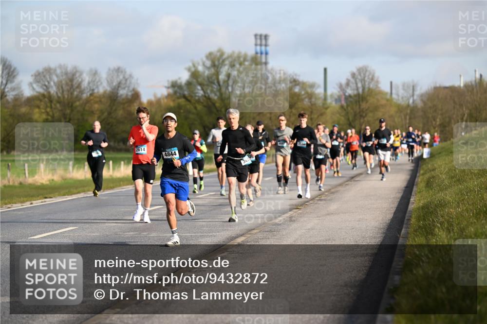 12.04.2026 - 45. Internationalen Wilhelmsburger Insellauf Dr. Thomas Lammeyer http://msf.ph/oto/9432872 12.04.2026 09:16:19 Laufen 2614, 4844, 3425 meine-sportfotos.de