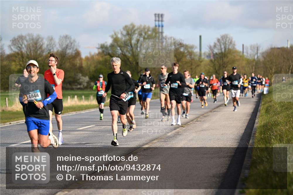 12.04.2026 - 45. Internationalen Wilhelmsburger Insellauf Dr. Thomas Lammeyer http://msf.ph/oto/9432874 12.04.2026 09:16:20 Laufen 4844, 2541, 34249, 3546 meine-sportfotos.de