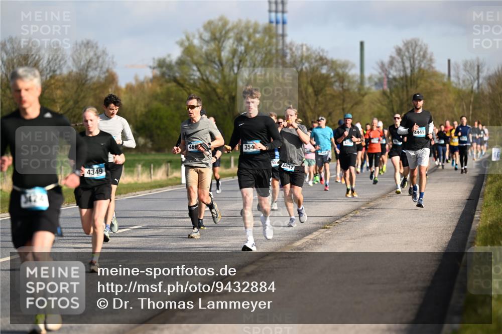 12.04.2026 - 45. Internationalen Wilhelmsburger Insellauf Dr. Thomas Lammeyer http://msf.ph/oto/9432884 12.04.2026 09:16:22 Laufen 3424, 4349, 354, 466, 2547, 4441, 16 meine-sportfotos.de