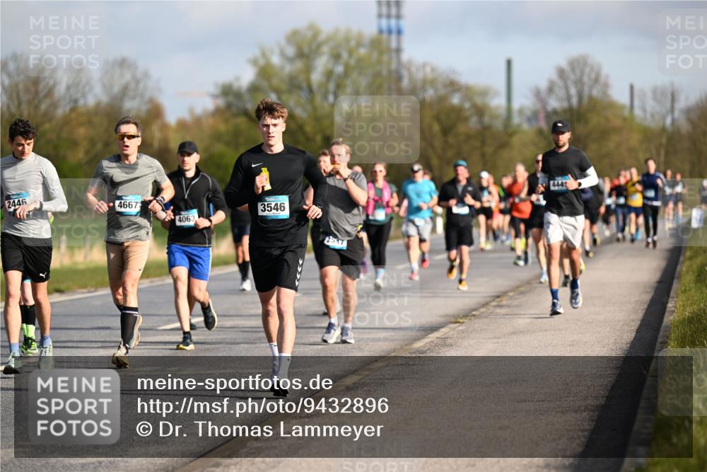 12.04.2026 - 45. Internationalen Wilhelmsburger Insellauf Dr. Thomas Lammeyer http://msf.ph/oto/9432896 12.04.2026 09:16:24 Laufen 2446, 4667, 3546, 4063, 2547, 444 meine-sportfotos.de