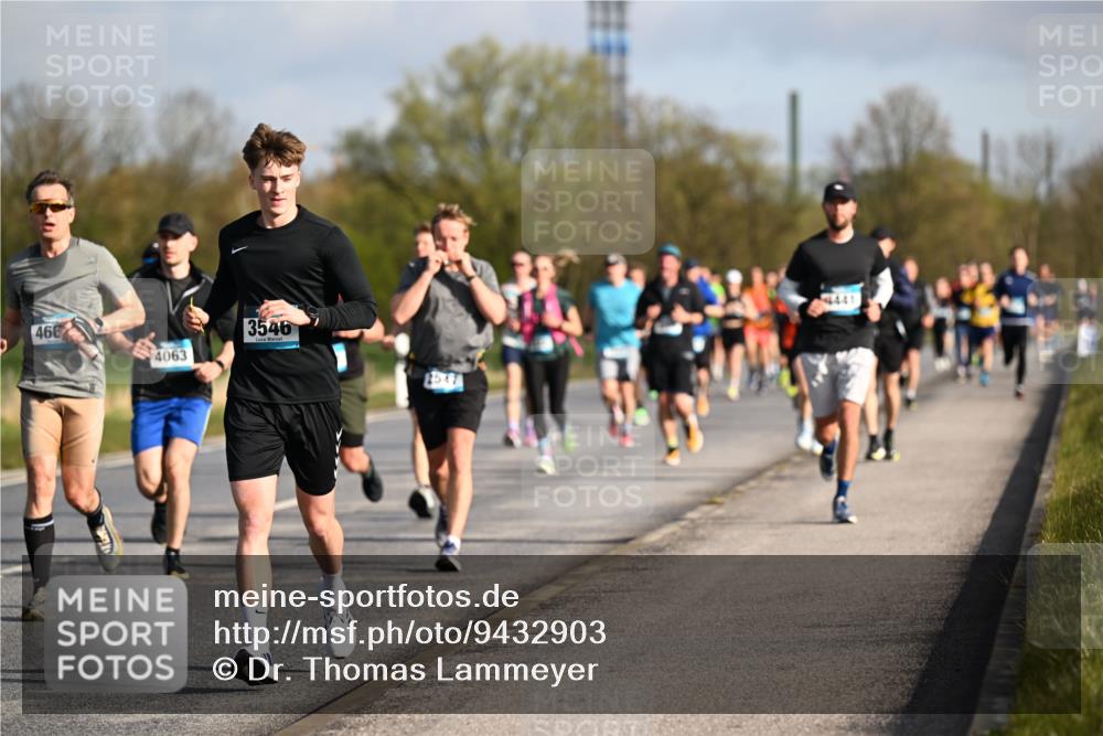 12.04.2026 - 45. Internationalen Wilhelmsburger Insellauf Dr. Thomas Lammeyer http://msf.ph/oto/9432903 12.04.2026 09:16:25 Laufen 466, 4063, 3546, 2547, 4441 meine-sportfotos.de
