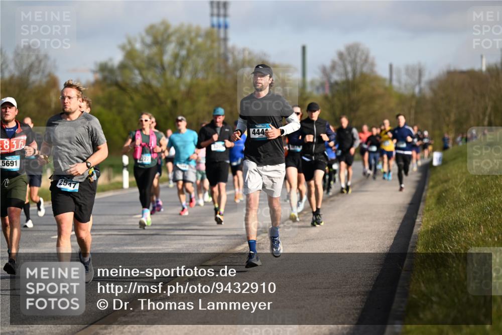 12.04.2026 - 45. Internationalen Wilhelmsburger Insellauf Dr. Thomas Lammeyer http://msf.ph/oto/9432910 12.04.2026 09:16:27 Laufen 836, 5691, 2547, 444 meine-sportfotos.de