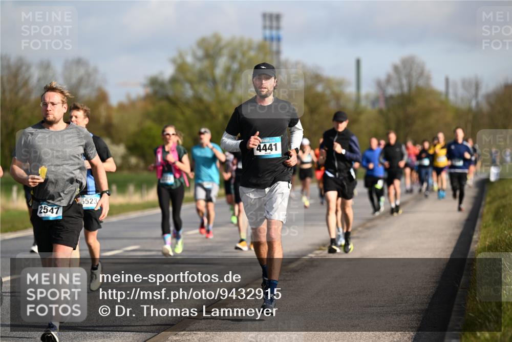 12.04.2026 - 45. Internationalen Wilhelmsburger Insellauf Dr. Thomas Lammeyer http://msf.ph/oto/9432915 12.04.2026 09:16:28 Laufen 2547, 5523, 4441 meine-sportfotos.de