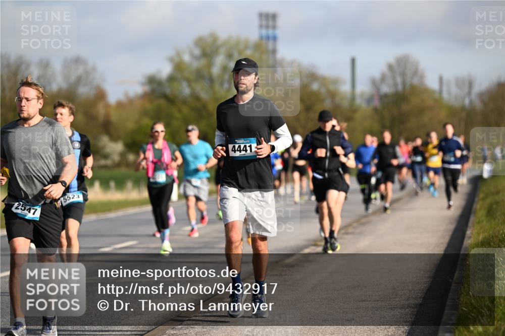 12.04.2026 - 45. Internationalen Wilhelmsburger Insellauf Dr. Thomas Lammeyer http://msf.ph/oto/9432917 12.04.2026 09:16:28 Laufen 2547, 5523, 4441 meine-sportfotos.de