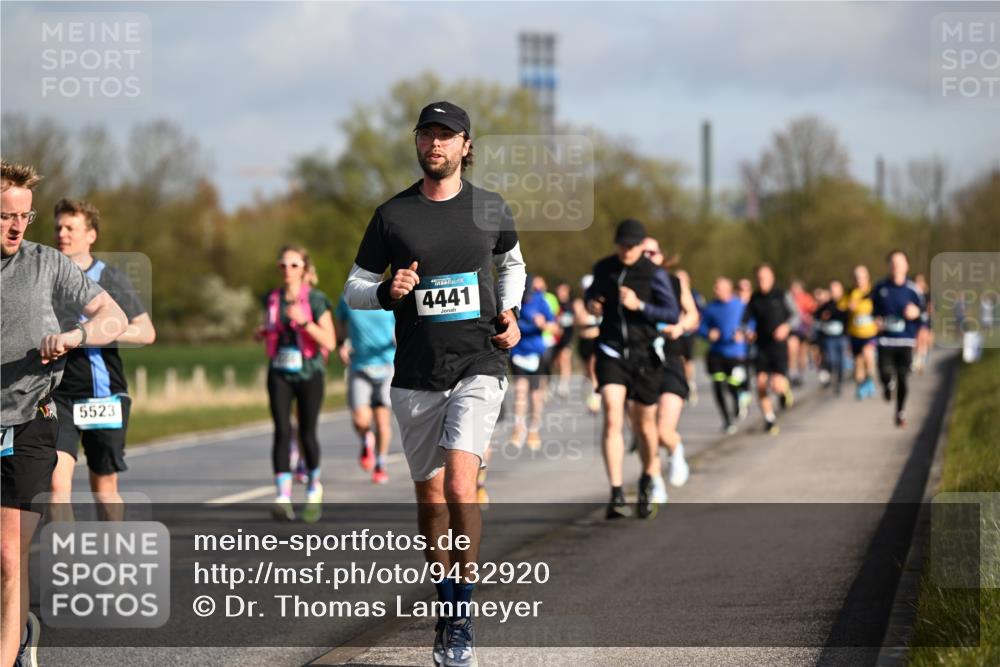 12.04.2026 - 45. Internationalen Wilhelmsburger Insellauf Dr. Thomas Lammeyer http://msf.ph/oto/9432920 12.04.2026 09:16:29 Laufen 5523, 4441 meine-sportfotos.de