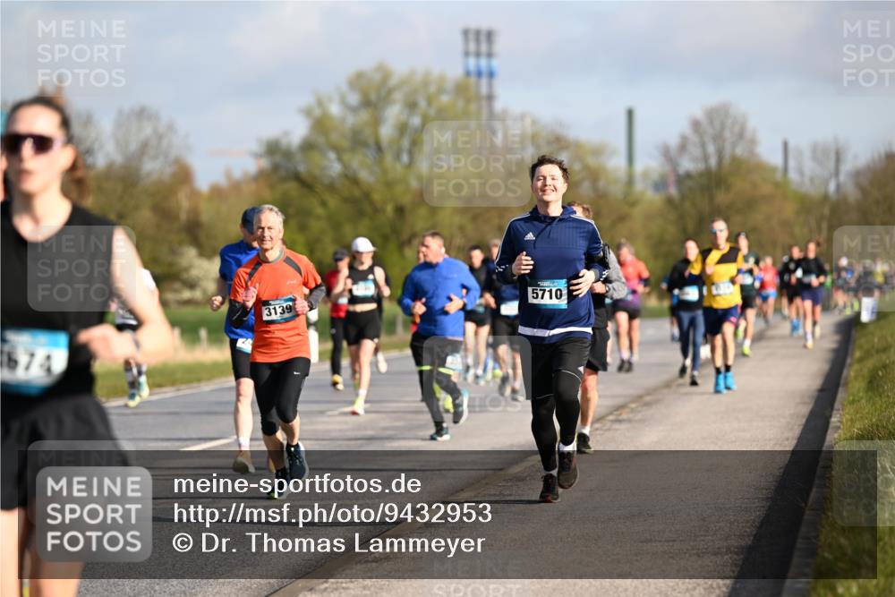 12.04.2026 - 45. Internationalen Wilhelmsburger Insellauf Dr. Thomas Lammeyer http://msf.ph/oto/9432953 12.04.2026 09:16:35 Laufen 674, 3139, 5710 meine-sportfotos.de