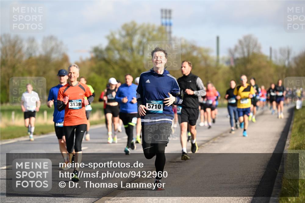 12.04.2026 - 45. Internationalen Wilhelmsburger Insellauf Dr. Thomas Lammeyer http://msf.ph/oto/9432960 12.04.2026 09:16:35 Laufen 3139, 5710 meine-sportfotos.de
