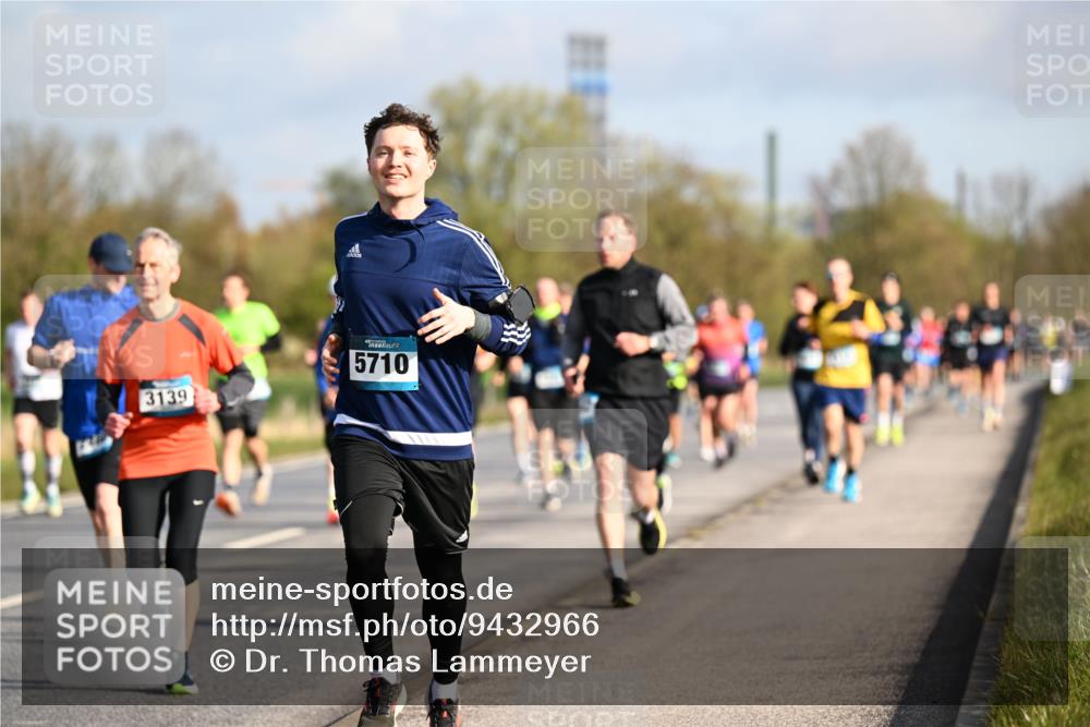12.04.2026 - 45. Internationalen Wilhelmsburger Insellauf Dr. Thomas Lammeyer http://msf.ph/oto/9432966 12.04.2026 09:16:36 Laufen 3139, 5710 meine-sportfotos.de