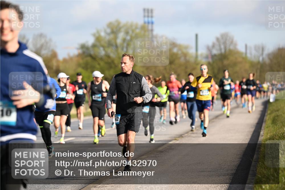 12.04.2026 - 45. Internationalen Wilhelmsburger Insellauf Dr. Thomas Lammeyer http://msf.ph/oto/9432970 12.04.2026 09:16:37 Laufen 10, 4100, 42 meine-sportfotos.de