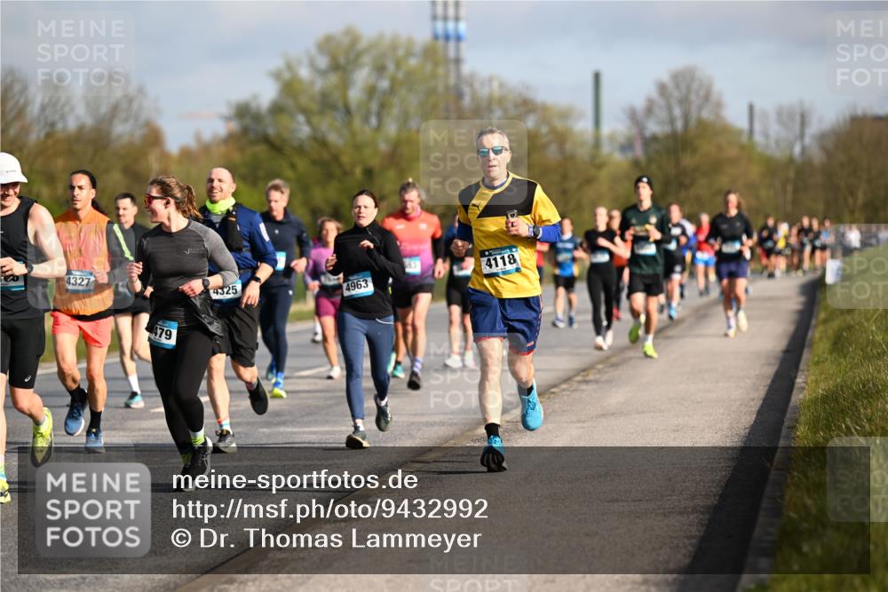 12.04.2026 - 45. Internationalen Wilhelmsburger Insellauf Dr. Thomas Lammeyer http://msf.ph/oto/9432992 12.04.2026 09:16:41 Laufen 4327, 479, 4325, 4963, 553, 4118 meine-sportfotos.de