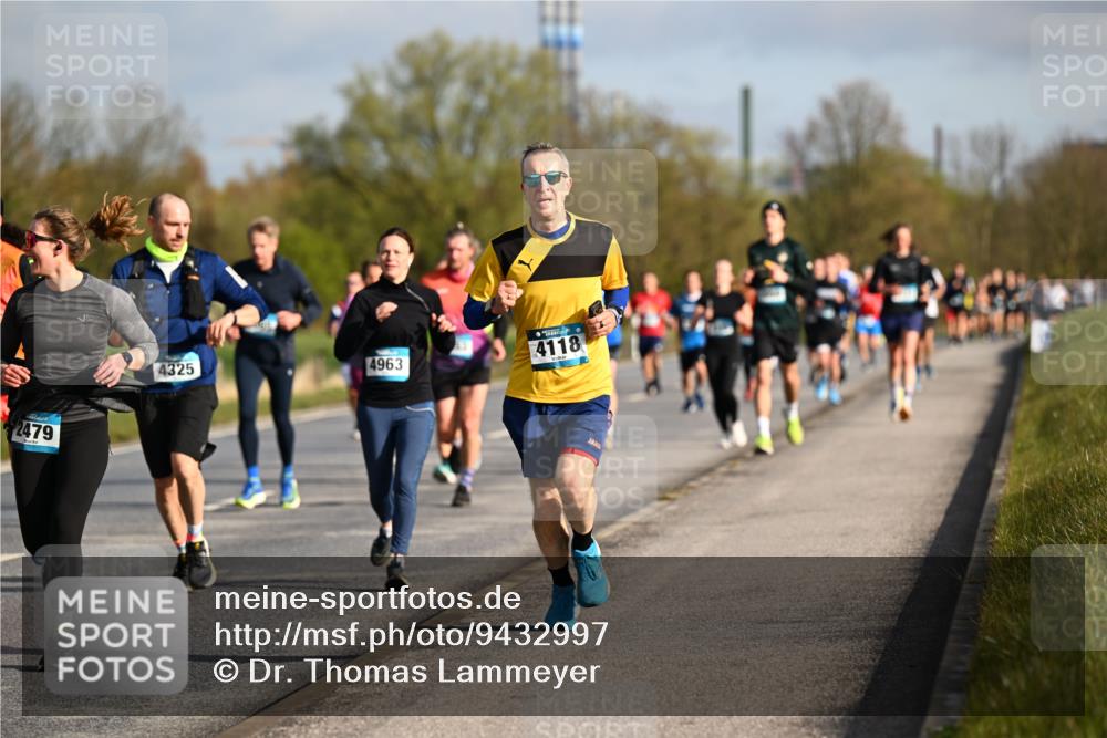 12.04.2026 - 45. Internationalen Wilhelmsburger Insellauf Dr. Thomas Lammeyer http://msf.ph/oto/9432997 12.04.2026 09:16:42 Laufen 2479, 4325, 4963, 4118 meine-sportfotos.de